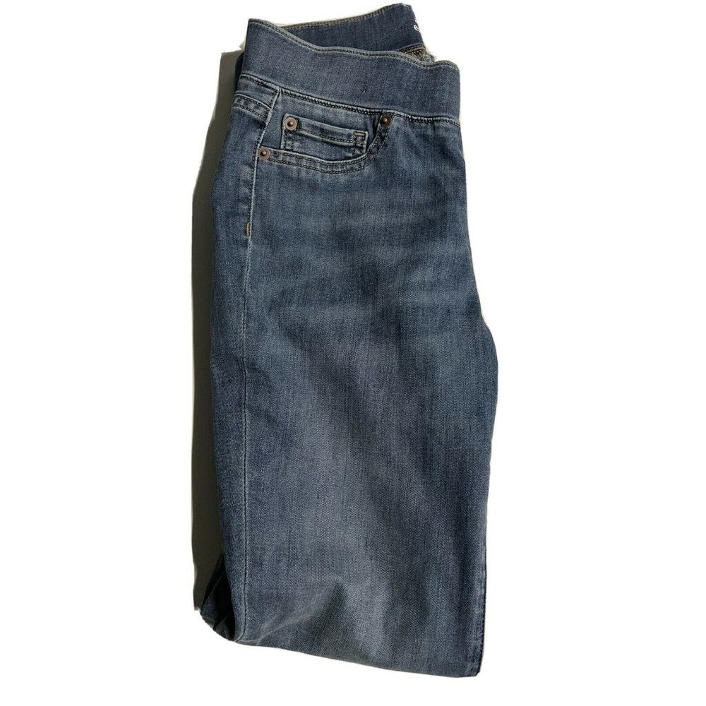 Amazon Essentials Women's Pull-On Denim Jegging, Medium Blue, 2 Short.